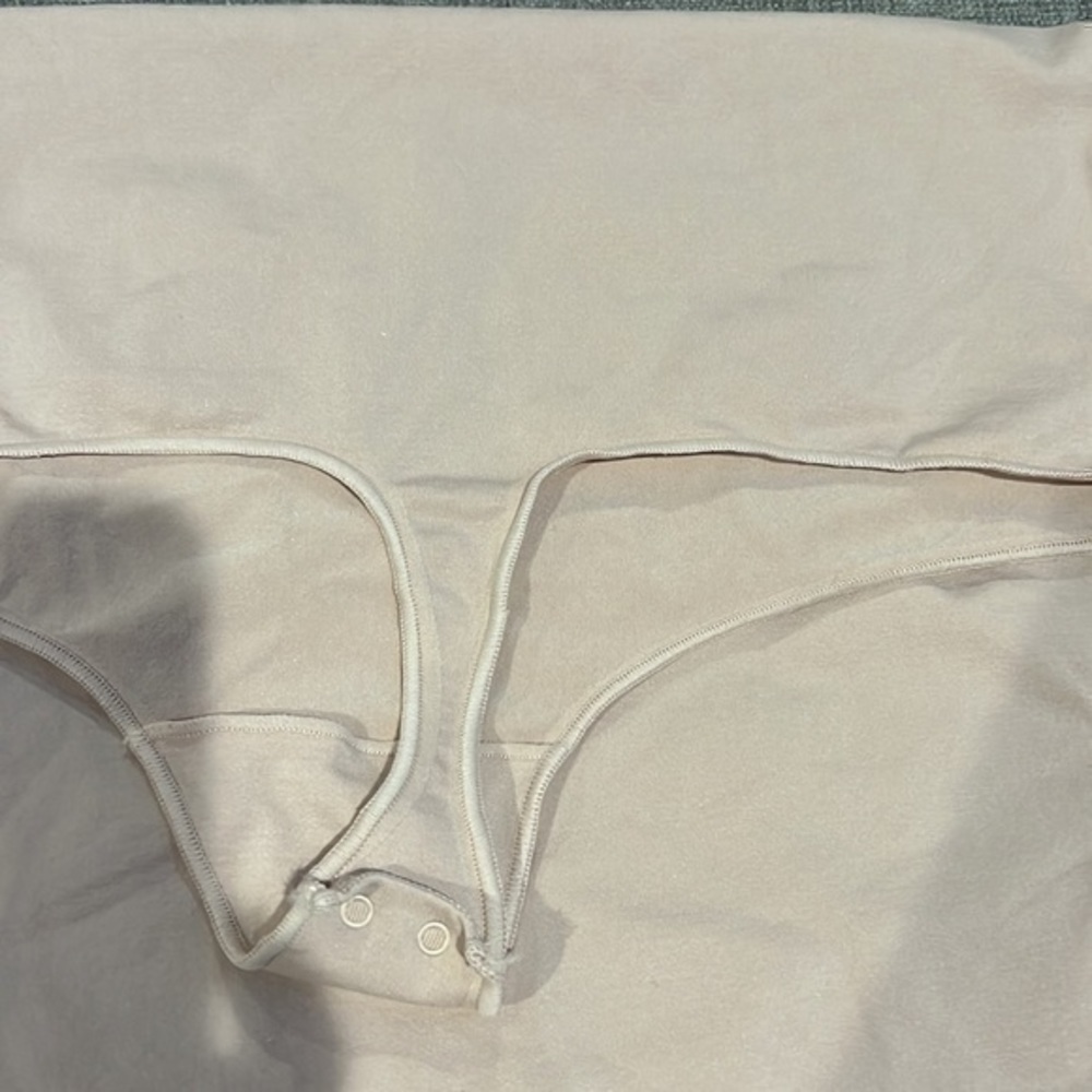 Essential T-Shirt Bodysuit - Picture 3 of 13